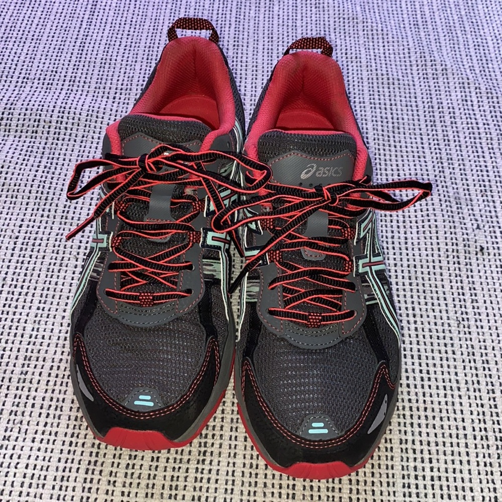 NWOT ASICS Gel-Venture 5 W9.5